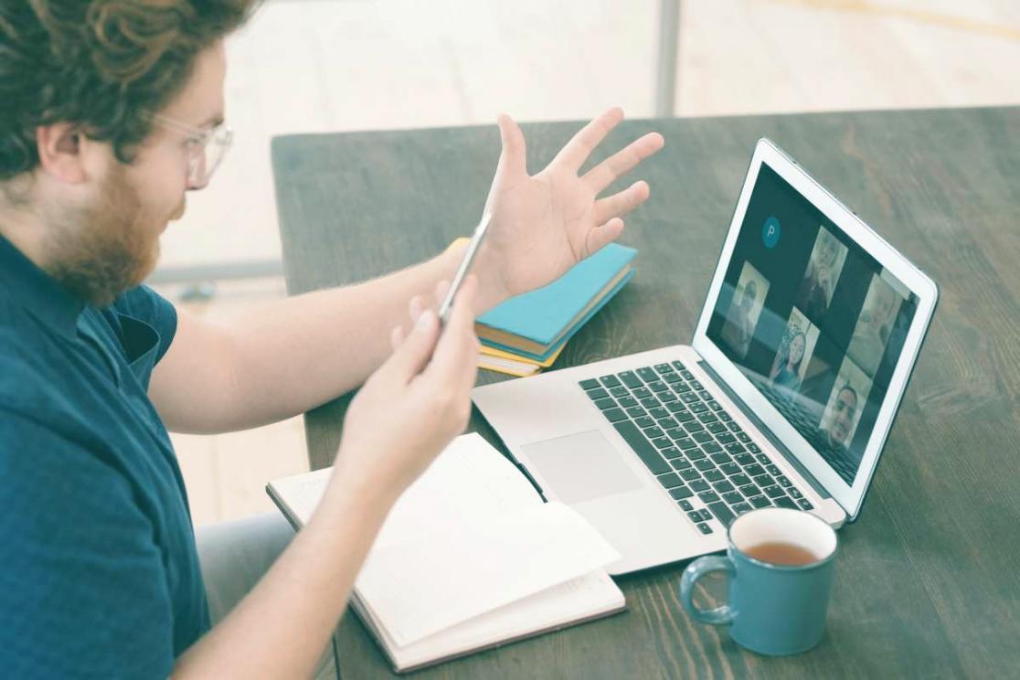 Zespół Jetwave Prismo w trakcie prowadzenia interaktywnego warsztatu online z praktycznymi zadaniami